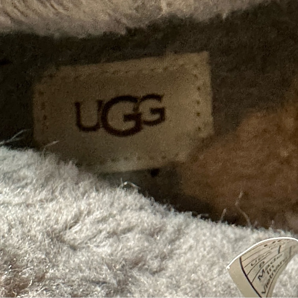 UGG® Neumel for Men |
Lace-Up Casual Shoes - Picture 8 of 10